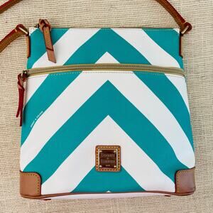 Dooney & Bourke Pebble Grain Crossbody Teal Chevron, Multi Pockets, Exc Cond
